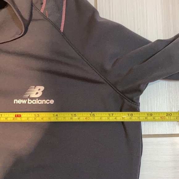 NEW BALANCE Sport gray vest Size M - Picture 8 of 9
